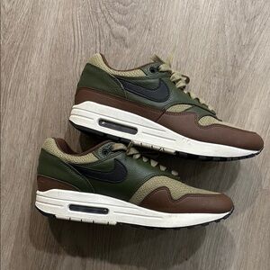 Nike Men's Olive and Brown Sneakers